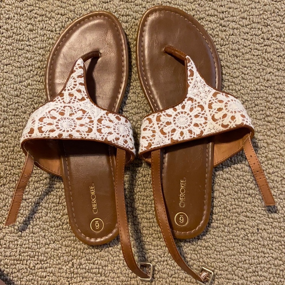 Thong leather Sandals with lace detail